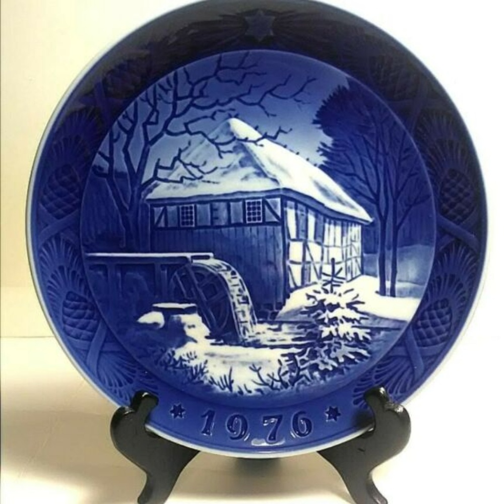 Royal Copenhagen 1976 Water Mill Christmas Plate